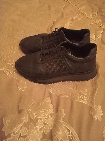 Мужская обувь: Gencede satilir Tebbi dəri krasofka cox rahat yunguldur ayaqabi super — 2