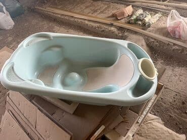 Seyflər: Körpələr üçün nəzərdə tutulmuş bu hamam küveti, yüngül mavi rəngdədir — 1
