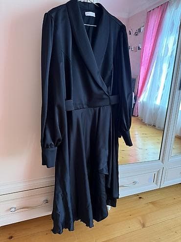 deri donlar: Qara atlas effektli qadın paltarı - Rəng: Dərin qara - Parça — 1