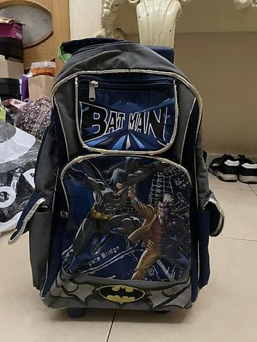 Batman temalı uşaq məktəb çantası – təkərli və dartma qulplu model -