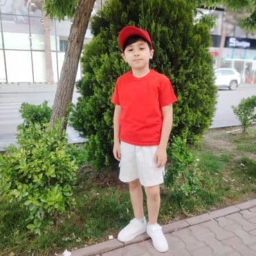 детские спортивные костюмы с принтом: Rengli T-shirt 👕 rəngli kepka 
rəngli futbolka 
3-14 yaş — 4