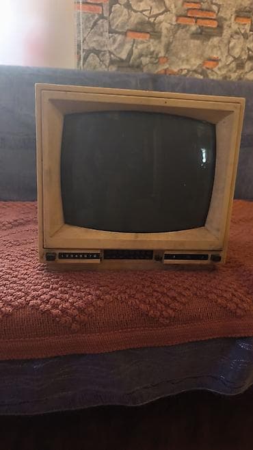 televizor 32 inch: Vintage qara-ağ televizor – Ufon 31TB-407 - Model: UFON 31TB-407 — 1