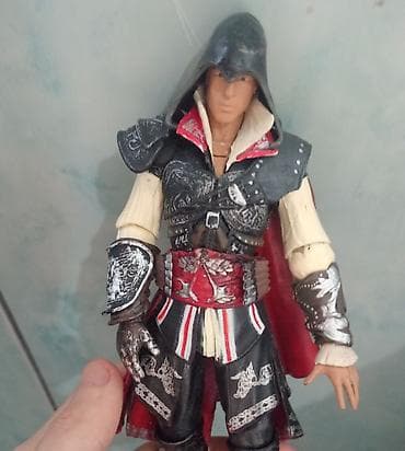 Assassin’s Creed Ezio Auditore fiquru - Detallı zireh və qırmızı