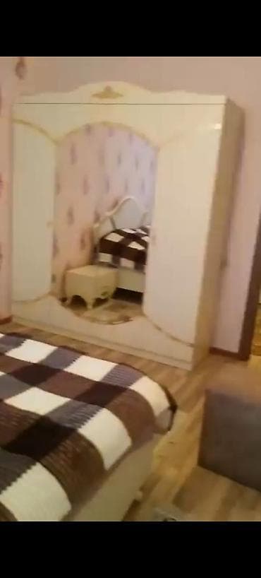 kiraye evler 28: Binəqədi rayonu .Cavadxan küç .Memar Ecemi metrosun yaxınlıqı .54 — 8