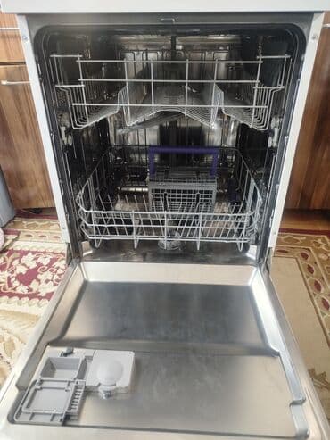 Plitələr və bişirmə panelləri: Qabyuyan maşın . 499 alıb. 5 ildi. az işledilib Xüsusiyyətlər: - — 1