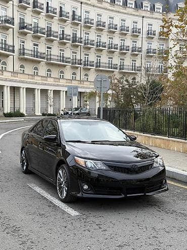 kamaz diski: Toyota Camry (VII nəsil, təxminən–2014 üslubu) – sedan, qara rəng — 1