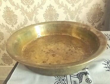 бутыль стеклянная 50 литров: Qədimi mis latun ləyən, tutumu 4.5 l., çəkisi 1,410 kq.diametri 38 sm — 1