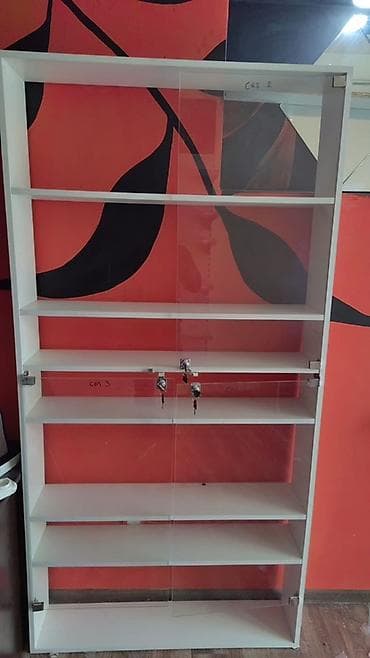 Şüşəli dolab vitrini, Ünvandan götürmə