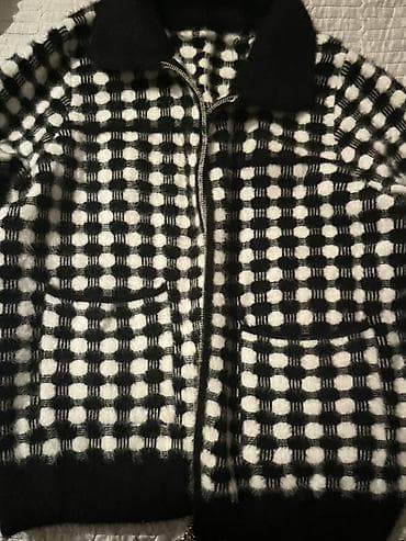 kolej jaket: Qara-ağ naxışlı qadın jaketi - Model: fermuarlı, dairəvi xanalı — 1