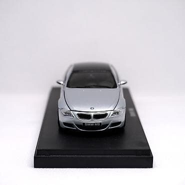 gumuşdur: BMW M6 modeli • İstehsalçı - Kyosho • Ölçü: 1/43 • Material: Metal — 4