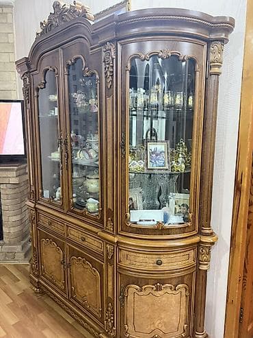 sfanerler: Klassik üslubda böyük vitrin-bufet - Material: təbii ağac massiv və — 2