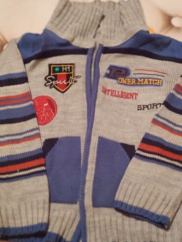 məktəb paltarı: Koftalar 1 manat yuyulub temizdi .Balaca olduguna gore satilir .Ucuz — 7