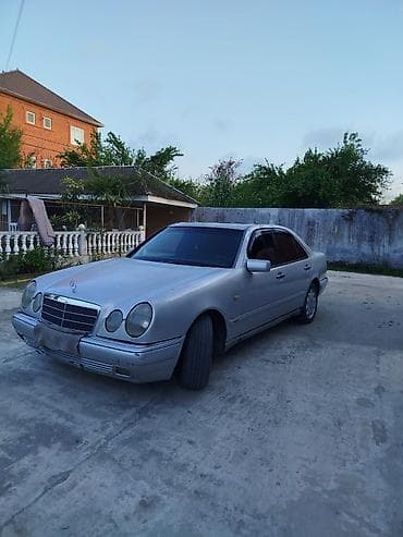 111 motor mercedes: Mercedes-Benz E-Class: 2.2 l | 1998 il Sedan — 6