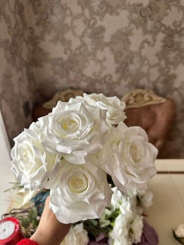 ev bəzəkləri: Məhsul: Dekorativ hədiyyə və tədbir aksesuarları - Süni güllər: Zərif — 1