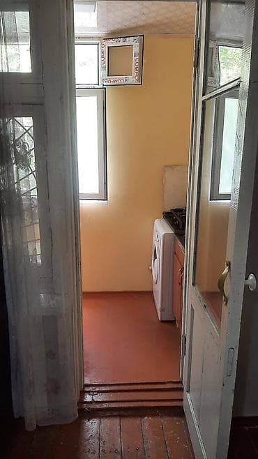 qresde satilan evler: Bileceride ploşada yaxin 300 nömreli mektebe yaxin 4/2 mertebesinde 2 — 4