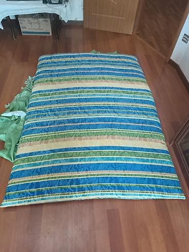 matras taxt: Taxt döşəyi.Ölçüsü 1,96 m × 1,37 m-dir.
İstifadə olunmuş — 3