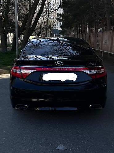 Hyundai Grandeur: 2.2 l | 2016 il Sedan