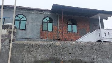 əmircanda ev: Satılır: həyətyanı sahəsi olan fərdi yaşayış evi - Tikili: 2 — 2