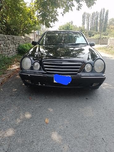 maşin niva: Mercedes-Benz E‑Class (W210) sedan, qara rəng. Xüsusiyyətlər: - — 2