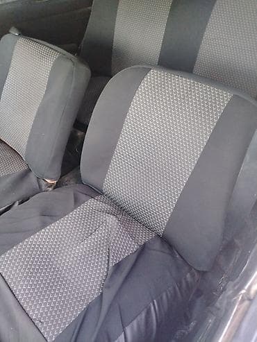 16 sadə: VAZ 2106 sedan, ağ rəng, AZ nömrə nişanı 77-TM-218. Xüsusiyyətlər: - — 6