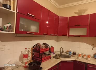 xəzər mebel: Mətbəx mebeli dəsti - Üst şkaflar: parlaq bordo rəngdə MDF fasadlar — 1