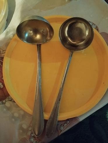 Məhsul: Porselėn ədviyyat qabları və şüşə qab dəsti Təsvir: - 6 ədəd — 6