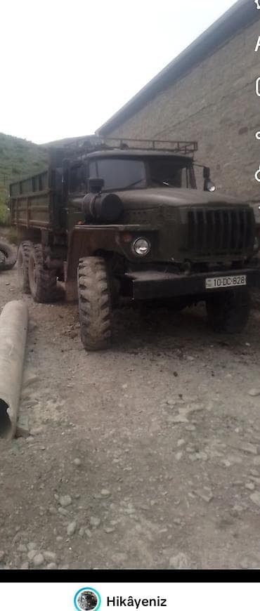 Ural 6x6 dağ-daş üçün ağır yük daşıyan dump maşını - Nümayişdə olan — 1