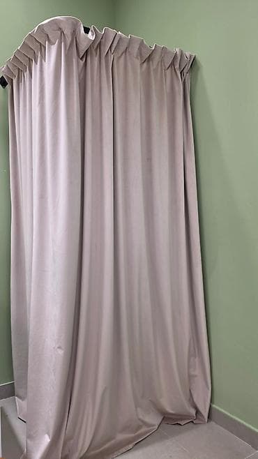 Geyim dəyişmə guşəsi üçün asılqanlı künclük pərdə - Material: qalın