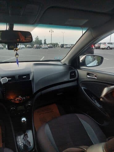 qubada ucuz avtomabiller: Hyundai Accent: 1.6 l | 2012 il Sedan — 5