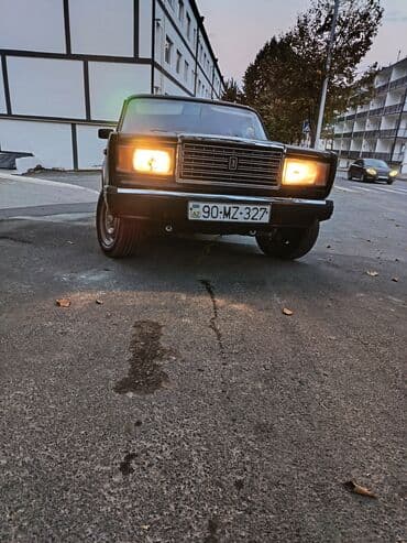 w210 disk: VAZ 2107, qara rəng, sedan. Xüsusiyyətlər: - Klassik “07” dizaynı — 2