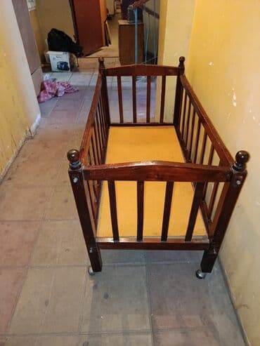 столик на кроватку: Для девочки и мальчика, Четырехугольная, Колыбель, Без бортиков, Без матраса, Без механизма качания — 1