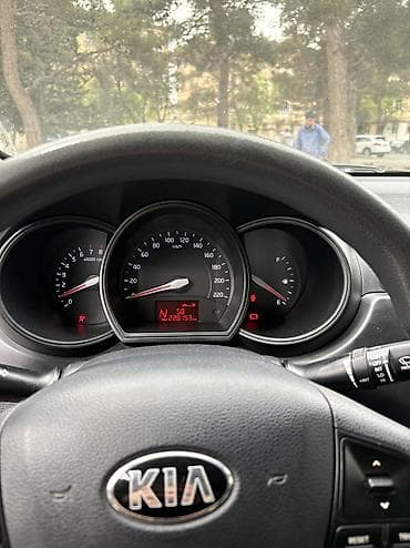 accent 2013: Kia Rio: 1.6 l | 2013 il Sedan — 5