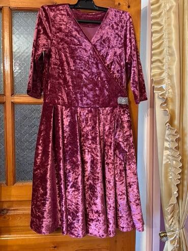 Qadın geyim dəsti – 4 ədəd 1) Muncuq bəzəkli məxmər don - Rəng: nar