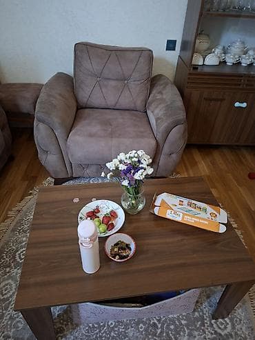 Saloğludan alınıb.Endirim olacaq. Masa ilə birgə və ya ayırı