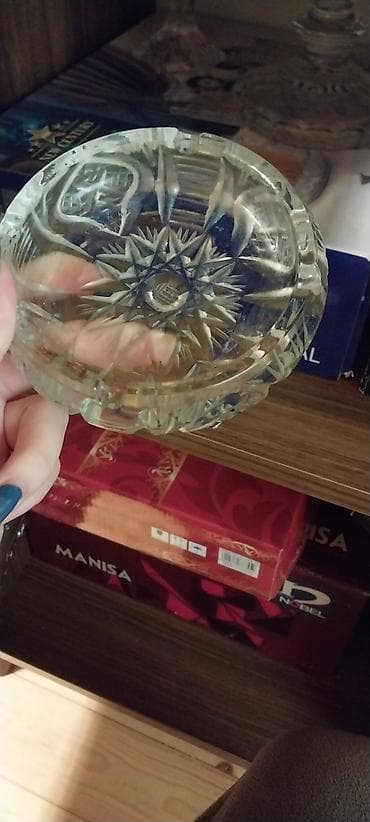 Kəsilmiş naxışlı şüşə külqabı - Material: qalın, şəffaf kəsilmiş şüşə