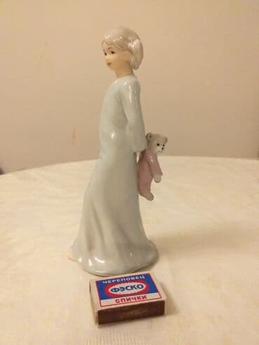 qiz polis sekilleri: Heykəlciklər — 3