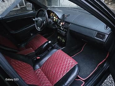 VAZ (LADA) Priora: 1.6 l | 2012 il 255000 km Hetçbek