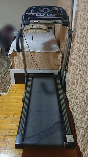 Maskalar, eynəklər: Qaçış trenajoru – T2000 - Elektrikli qaçış yolu, geniş qaçış səthi - — 1