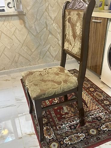 Yumuşaq oturacaqlı klassik taxta stul - Material: tünd qəhvəyi rəngli