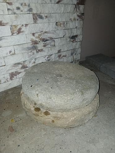 Daş dəyirman daşı (ikiqat) - Material: təbii daşdan yonulmuş üst və — 2