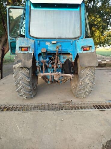 turbo az traktor belarus 82 xacmaz: Göy rəngli Belarus traktor. Traktor böyük kənd təsərrüfatı işləri üçün — 6