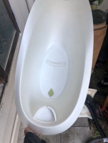 hamam qapsı: Uşaq vannası – ergonomik dizaynlı, ağ rəngdə plastik materialdan — 1