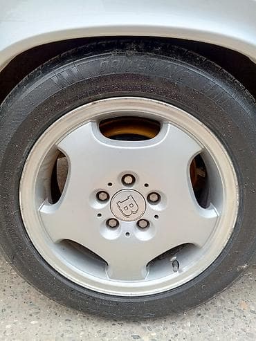 mercedes smart: Mercedes-Benz 190 (W201) sedan - Kuzov: gümüş rəng, 4 qapı, klassik — 5