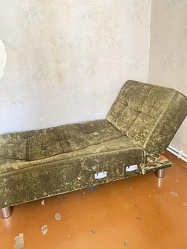 divan sultan: Yaşıl məxməri parça ilə örtülmüş qatlanan divan/çarpayı — 1