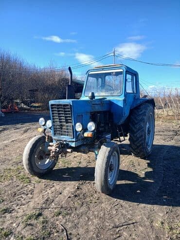 w210 arxa stoplar: Mavi rəngli təkərli kənd təsərrüfatı traktoru. Texniki xüsusiyyətlər — 2