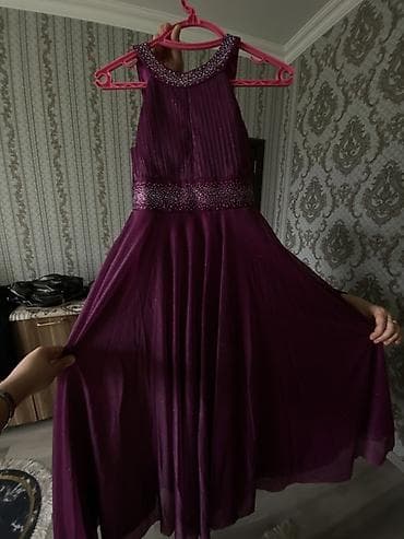 Bayram kostyumları: Bənövşəyi rəngdə zərli, uzun və yelpazə kimi açılan qız uşağı üçün — 1