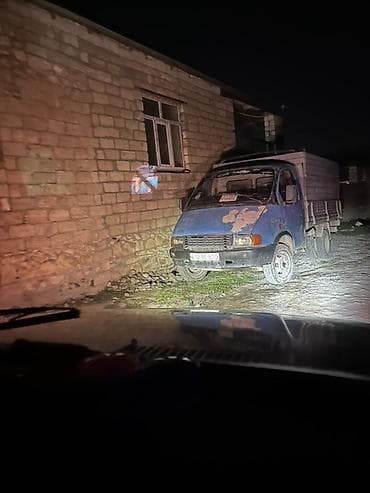 QAZ 1995 il, motor 2.4 l, Bort