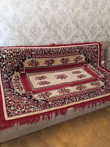 divan örtükleri: Divan və ya çarpayı üzəri üçün klassik naxışlı örtük. Üzərində iri və — 5