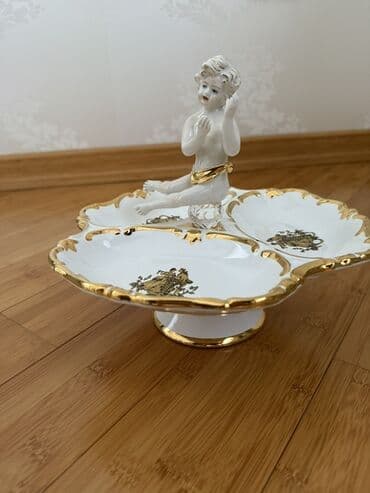 iran qablari: Məhsul üç bölməsi olan, farfordan hazırlanmış dekorativ qabdır. Ağ — 1