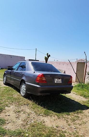 Mercedes-Benz C 280: 2.8 l | 1995 il Sedan